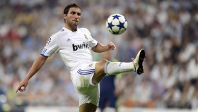 澳门新葡京官方入口-王者归来！浓眉哥关键助攻引爆G2，全场沸腾